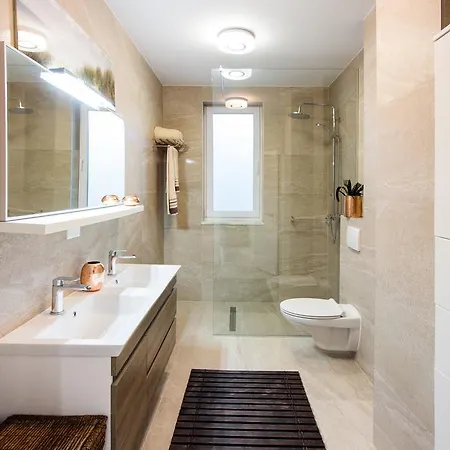 Seven Lakes Villa *