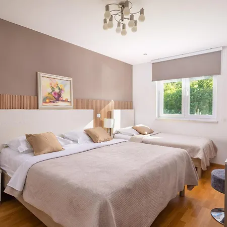 Seven Lakes Vila *