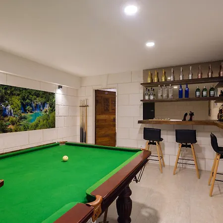 Seven Lakes Vila *