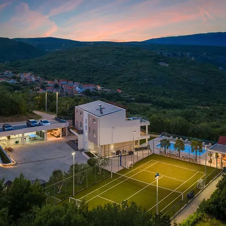 Seven Lakes Vila *